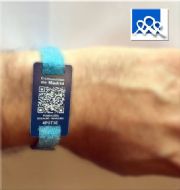 LA MANCOMUNIDAD DE SERVICIOS SOCIALES SIERRA NORTE YA DISPONE DE SUS PULSERAS DE EMERGENCIA PARA SUS MAYORES CON ALZHEIMER